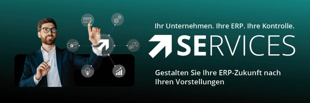 Mann zeigt auf Grafik verschiedener Services von SoftENGINE